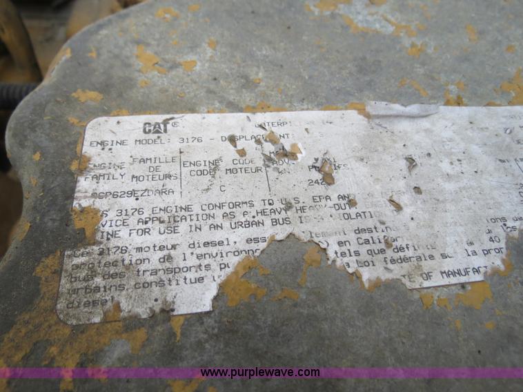 image for item B4928 1995 International 8200 semi truck