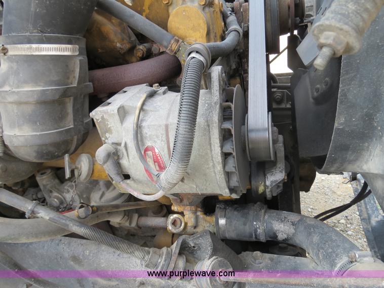 image for item B4928 1995 International 8200 semi truck