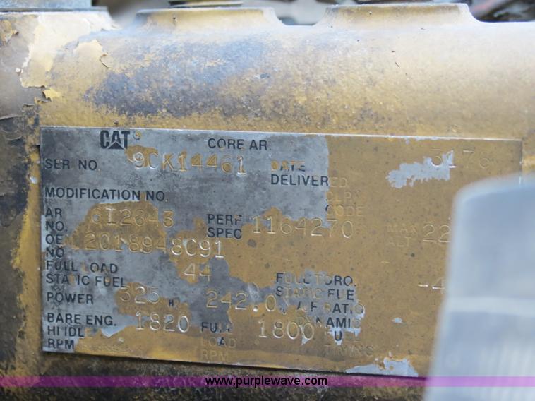 image for item B4928 1995 International 8200 semi truck