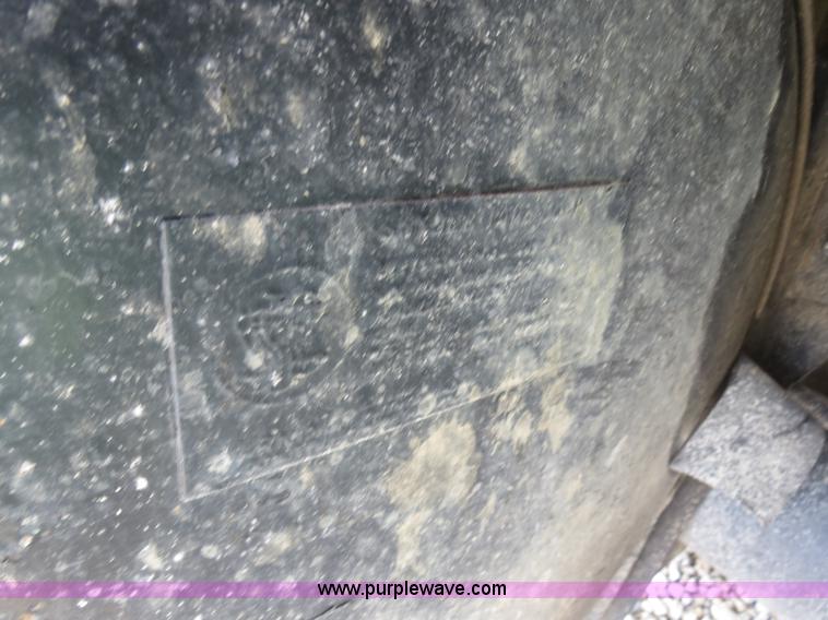 image for item B4928 1995 International 8200 semi truck