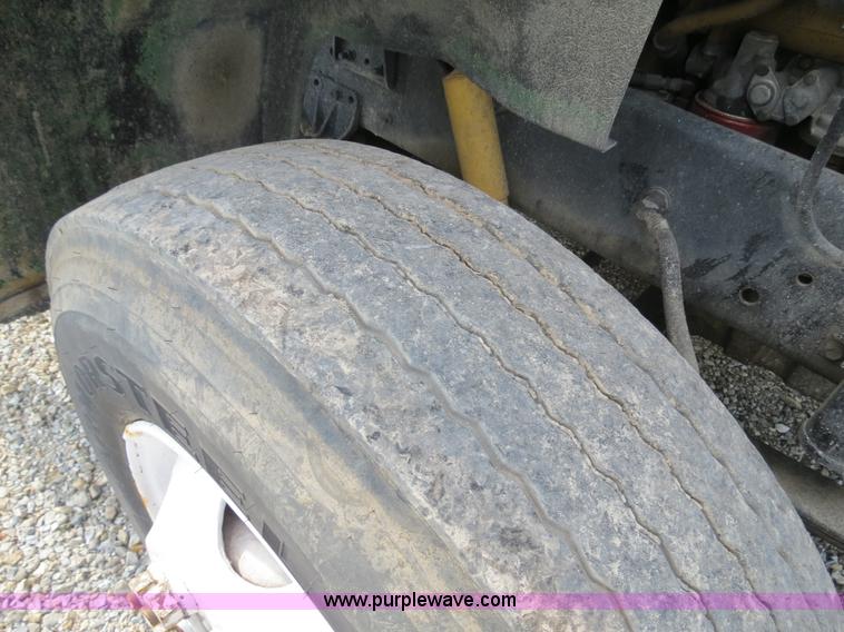 image for item B4928 1995 International 8200 semi truck