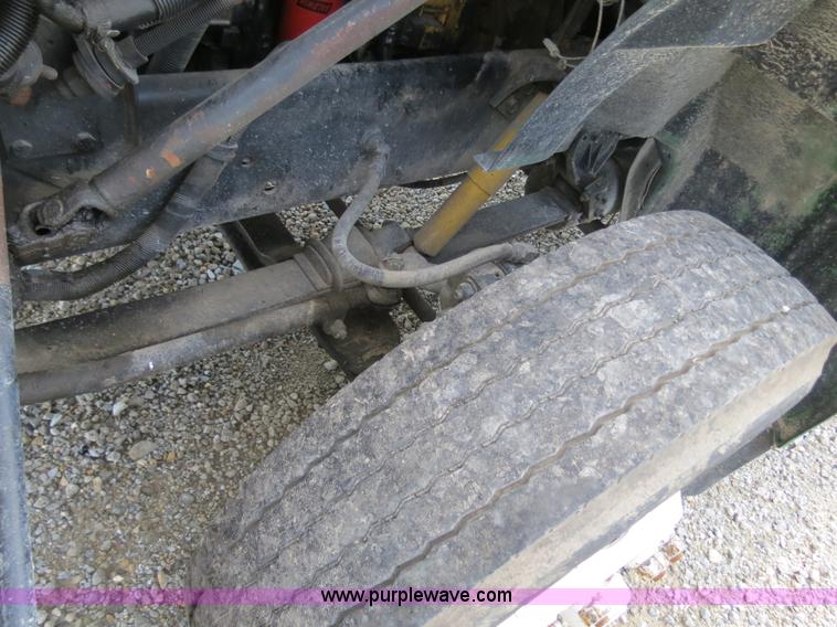 image for item B4928 1995 International 8200 semi truck