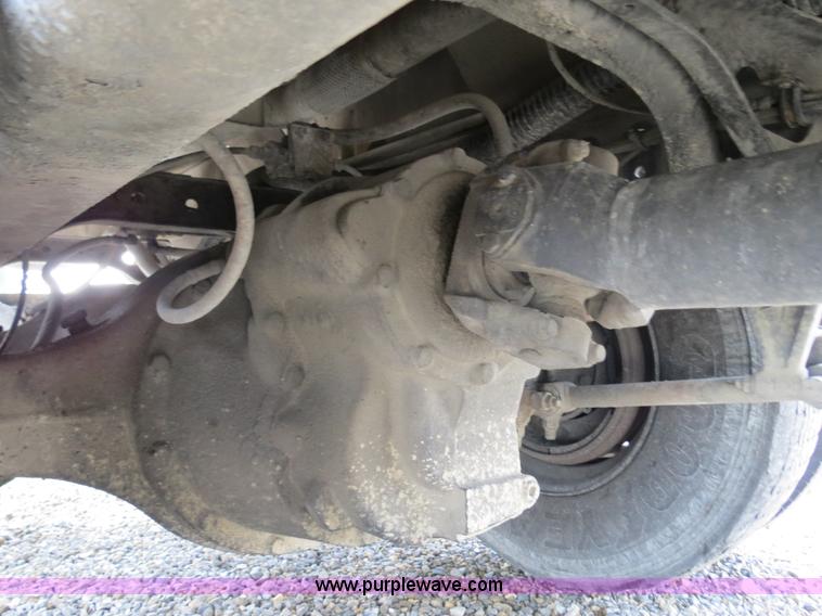 image for item B4928 1995 International 8200 semi truck