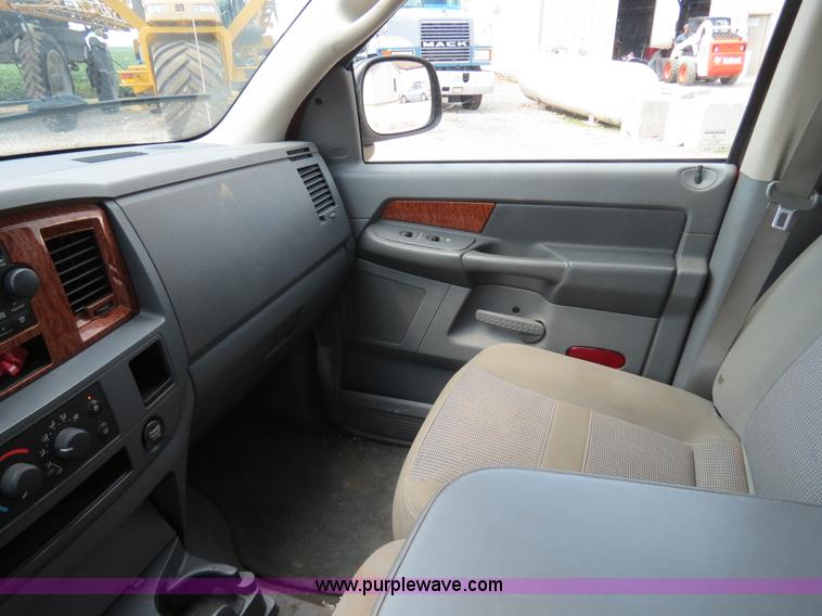 image for item B4931 2006 Dodge Ram 2500 Quad Cab pickup truck