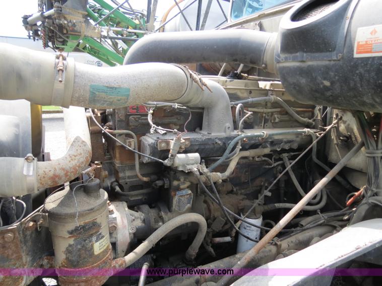 image for item B4933 1993 International 9400 semi truck