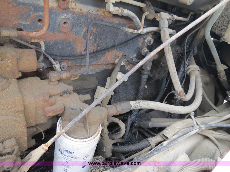 image for item B4933 1993 International 9400 semi truck