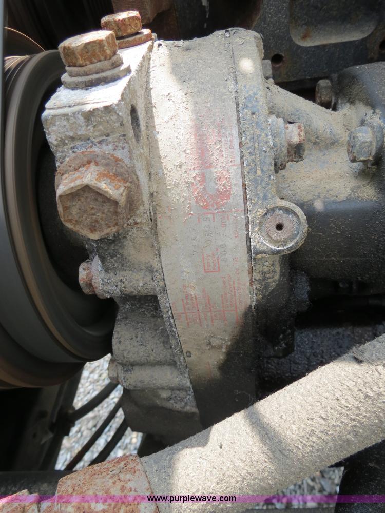 image for item B4933 1993 International 9400 semi truck