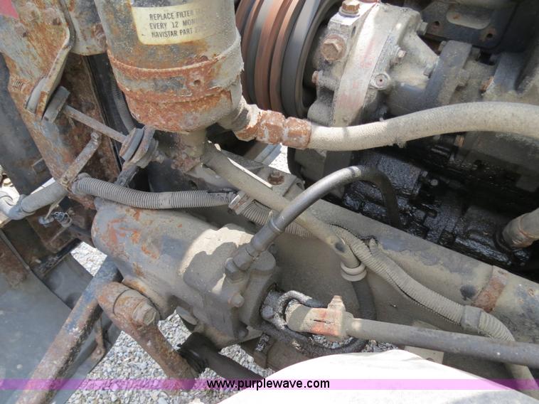 image for item B4933 1993 International 9400 semi truck