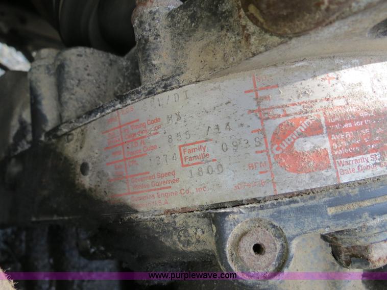 image for item B4933 1993 International 9400 semi truck