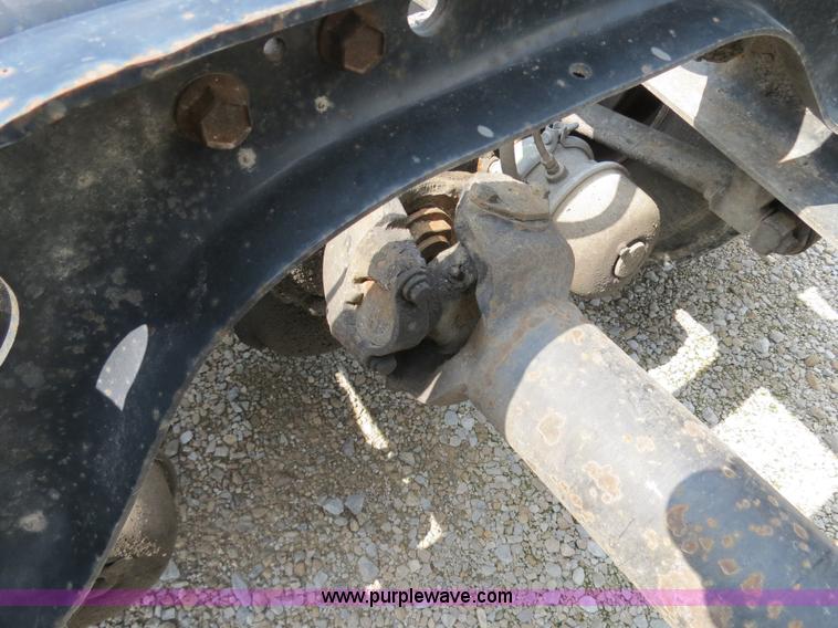 image for item B4933 1993 International 9400 semi truck