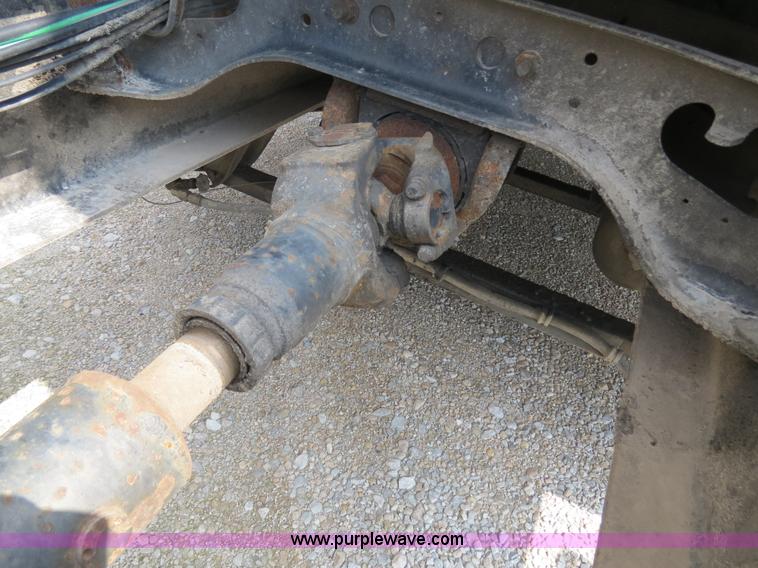 image for item B4933 1993 International 9400 semi truck