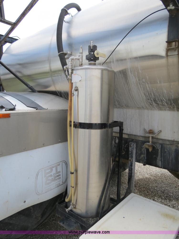 image for item B4935 2003 Sterling L8500 liquid applicator truck