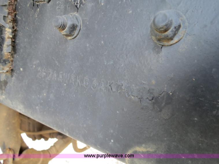 image for item B4935 2003 Sterling L8500 liquid applicator truck