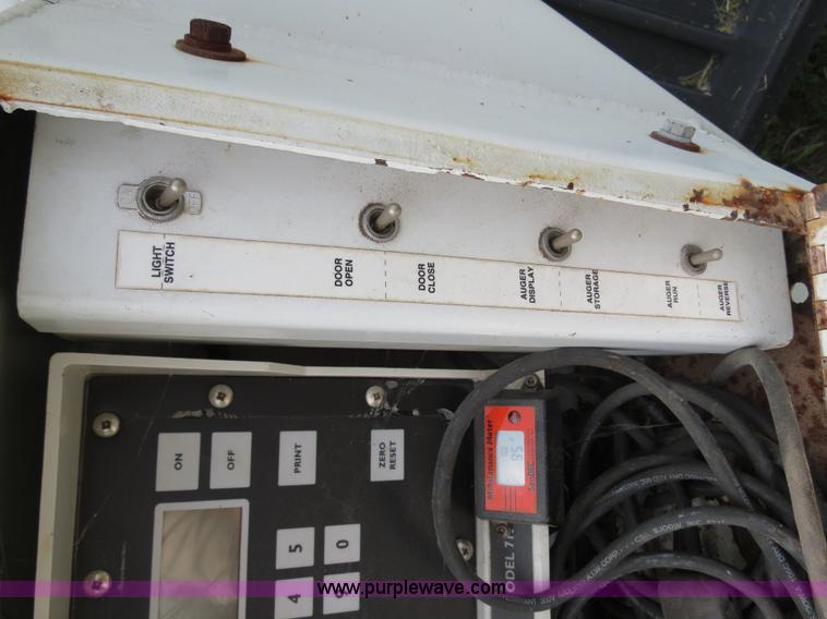 image for item B4936 1998 Par-Kan GW-150 weigh wagon