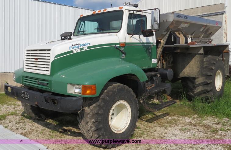 image for item B4937 2001 Loral Easy-Rider 3000 SS truck cab and chassis