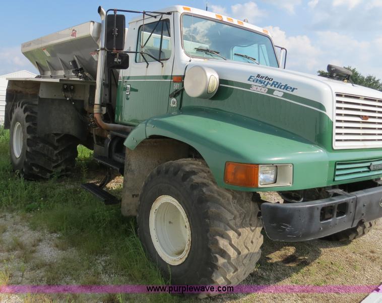 image for item B4937 2001 Loral Easy-Rider 3000 SS truck cab and chassis