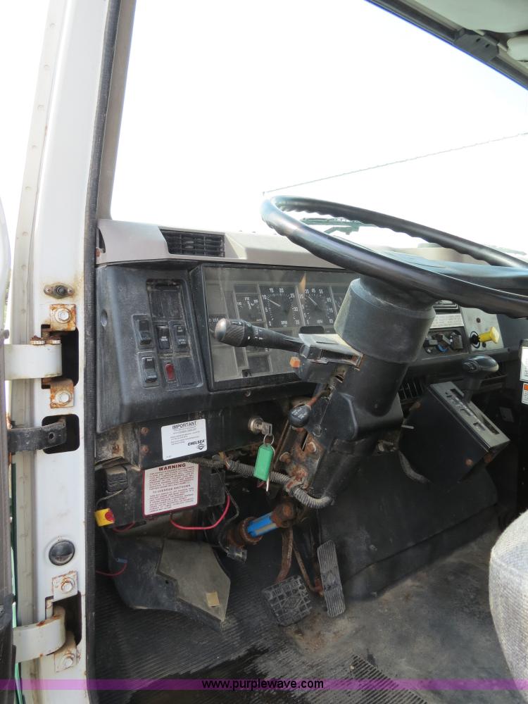 image for item B4937 2001 Loral Easy-Rider 3000 SS truck cab and chassis