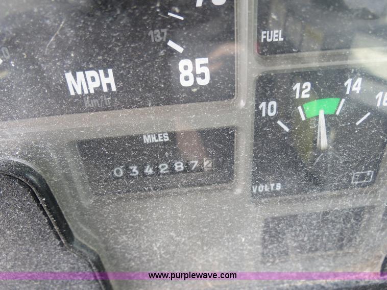 image for item B4937 2001 Loral Easy-Rider 3000 SS truck cab and chassis