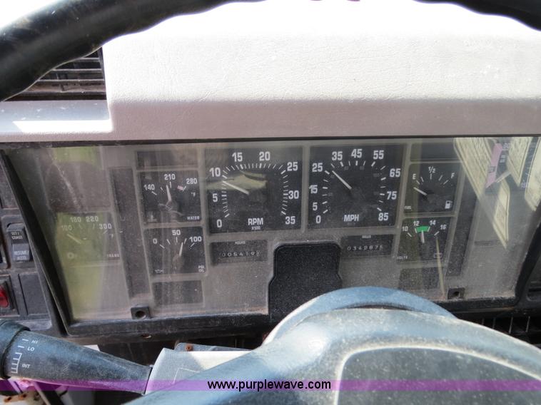 image for item B4937 2001 Loral Easy-Rider 3000 SS truck cab and chassis