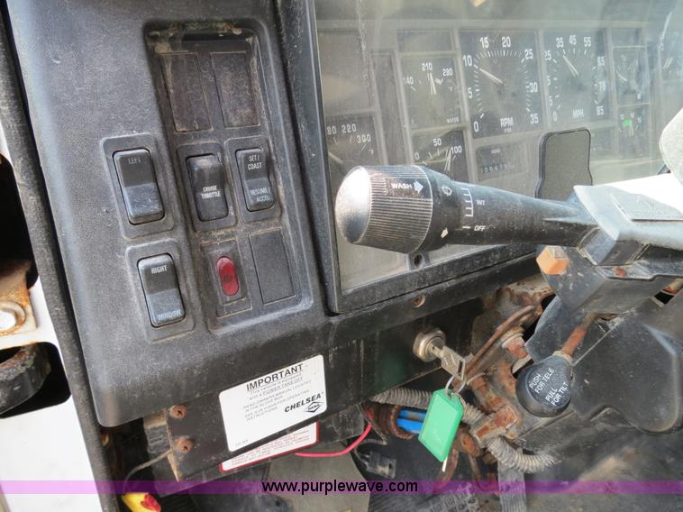 image for item B4937 2001 Loral Easy-Rider 3000 SS truck cab and chassis