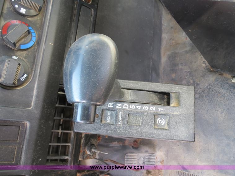 image for item B4937 2001 Loral Easy-Rider 3000 SS truck cab and chassis