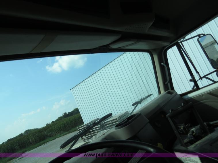 image for item B4937 2001 Loral Easy-Rider 3000 SS truck cab and chassis