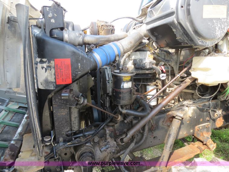 image for item B4937 2001 Loral Easy-Rider 3000 SS truck cab and chassis