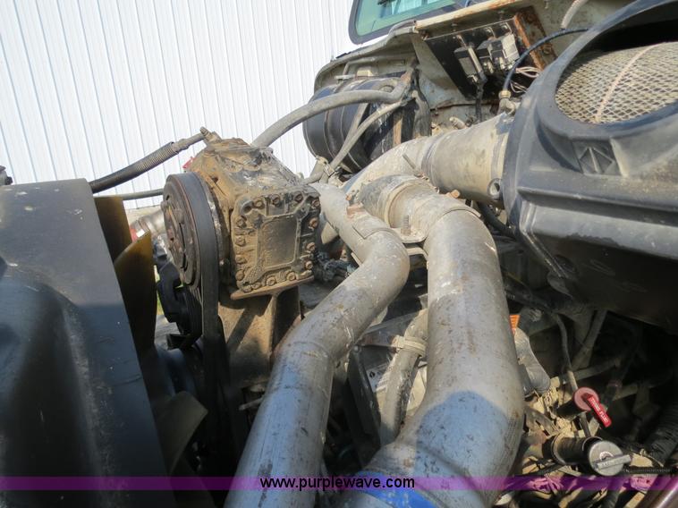 image for item B4937 2001 Loral Easy-Rider 3000 SS truck cab and chassis