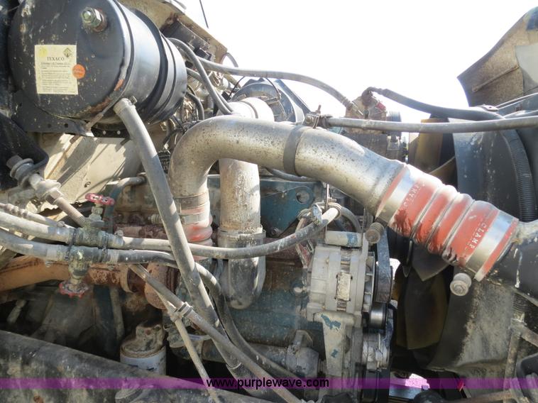 image for item B4937 2001 Loral Easy-Rider 3000 SS truck cab and chassis