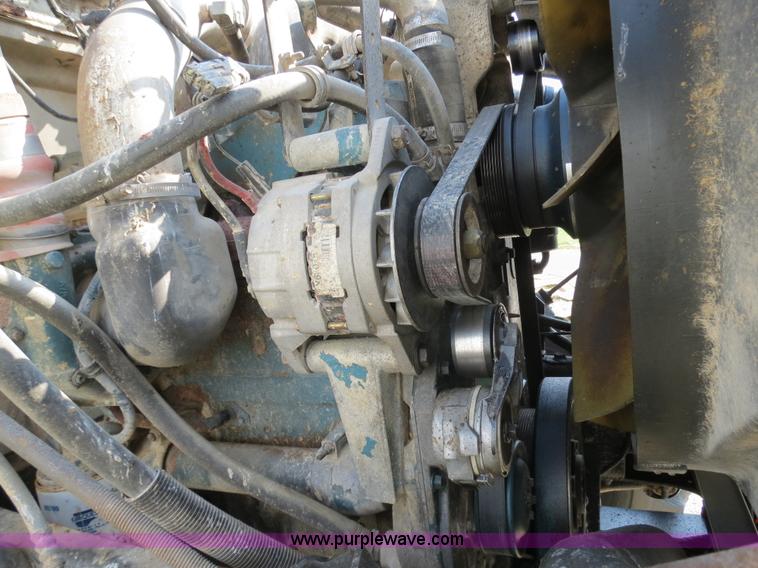 image for item B4937 2001 Loral Easy-Rider 3000 SS truck cab and chassis