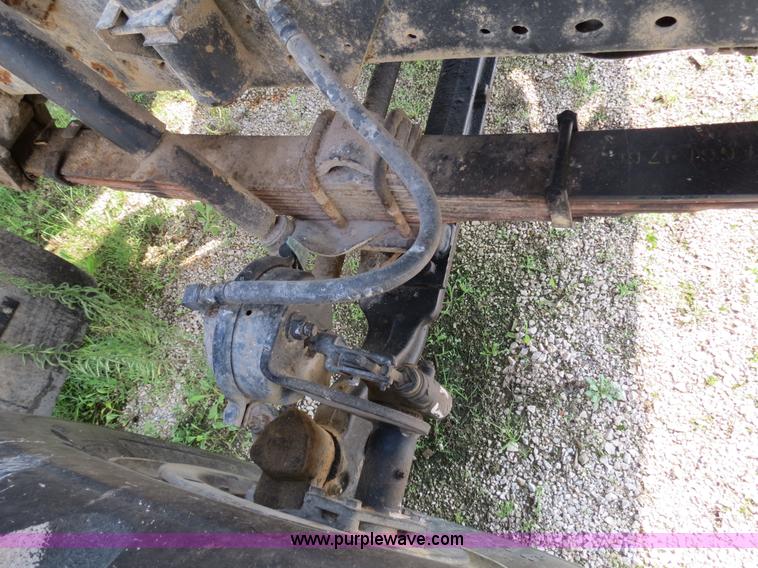 image for item B4937 2001 Loral Easy-Rider 3000 SS truck cab and chassis