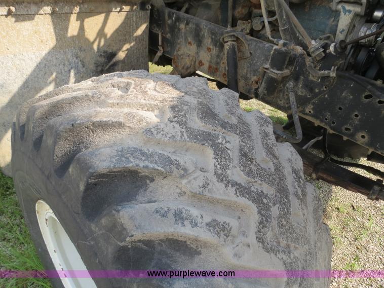 image for item B4937 2001 Loral Easy-Rider 3000 SS truck cab and chassis