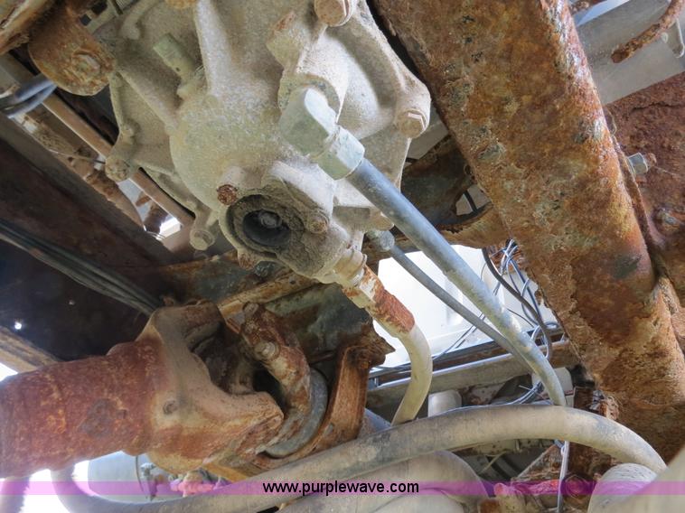 image for item B4937 2001 Loral Easy-Rider 3000 SS truck cab and chassis