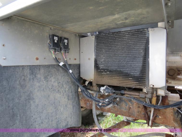 image for item B4937 2001 Loral Easy-Rider 3000 SS truck cab and chassis