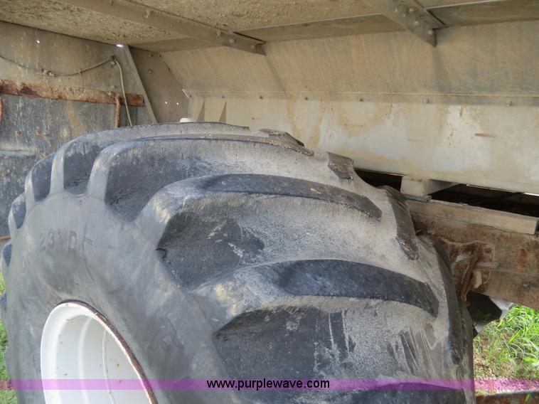 image for item B4937 2001 Loral Easy-Rider 3000 SS truck cab and chassis