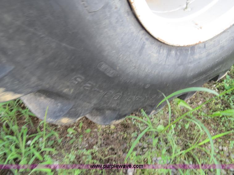 image for item B4937 2001 Loral Easy-Rider 3000 SS truck cab and chassis