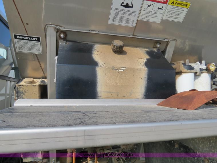 image for item B4937 2001 Loral Easy-Rider 3000 SS truck cab and chassis