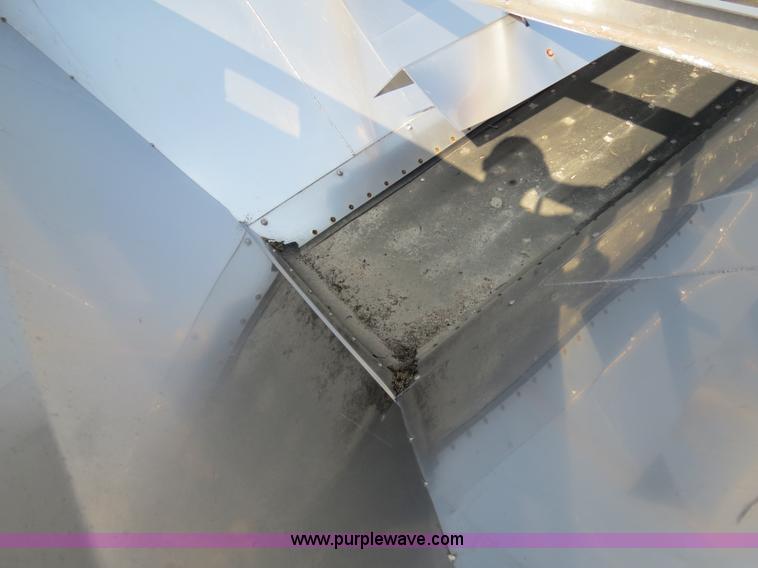 image for item B4937 2001 Loral Easy-Rider 3000 SS truck cab and chassis