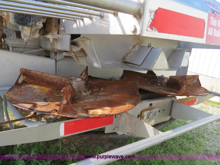 image for item B4937 2001 Loral Easy-Rider 3000 SS truck cab and chassis