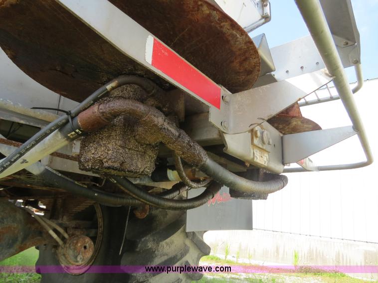 image for item B4937 2001 Loral Easy-Rider 3000 SS truck cab and chassis