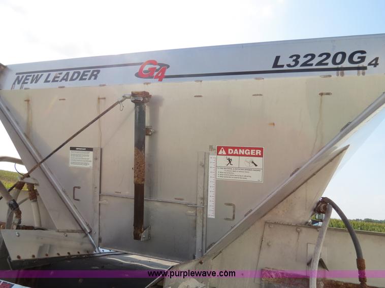 image for item B4937 2001 Loral Easy-Rider 3000 SS truck cab and chassis