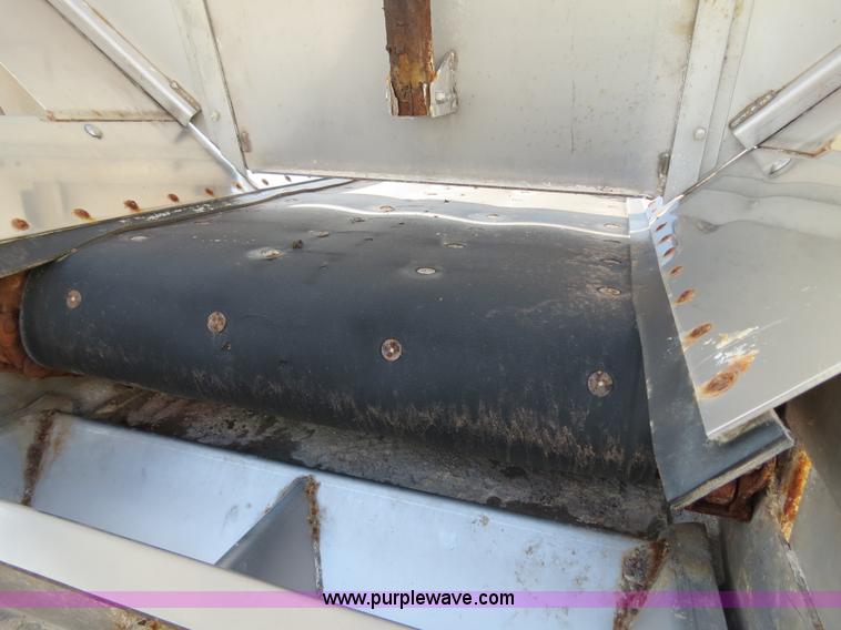 image for item B4937 2001 Loral Easy-Rider 3000 SS truck cab and chassis