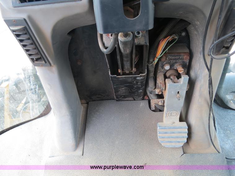 image for item B4938 2007 Ag-Chem RoGator 1074 SS self-propelled dry spreader applicator