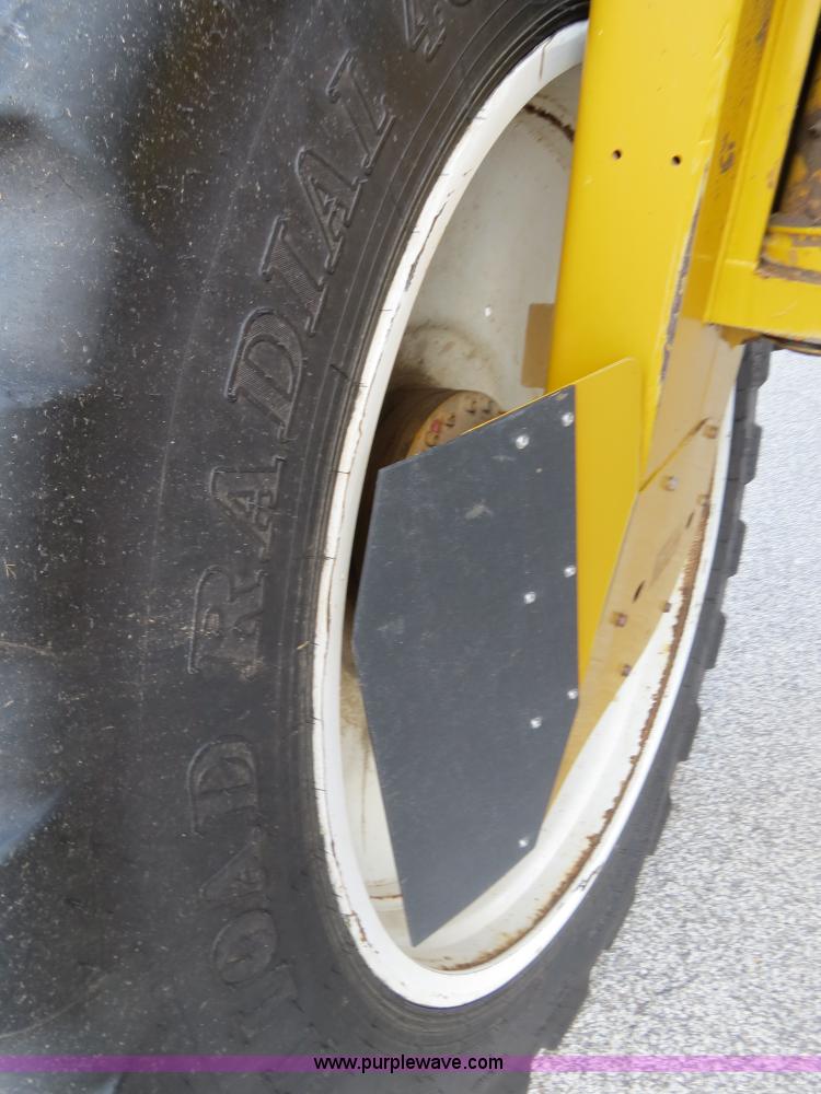 image for item B4938 2007 Ag-Chem RoGator 1074 SS self-propelled dry spreader applicator