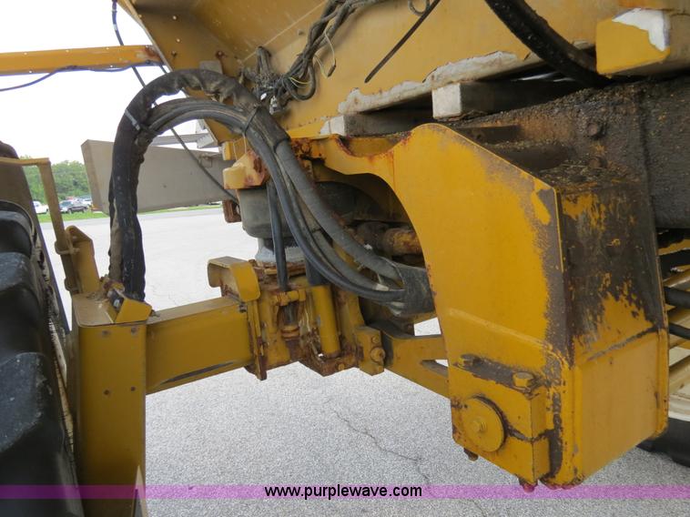 image for item B4938 2007 Ag-Chem RoGator 1074 SS self-propelled dry spreader applicator