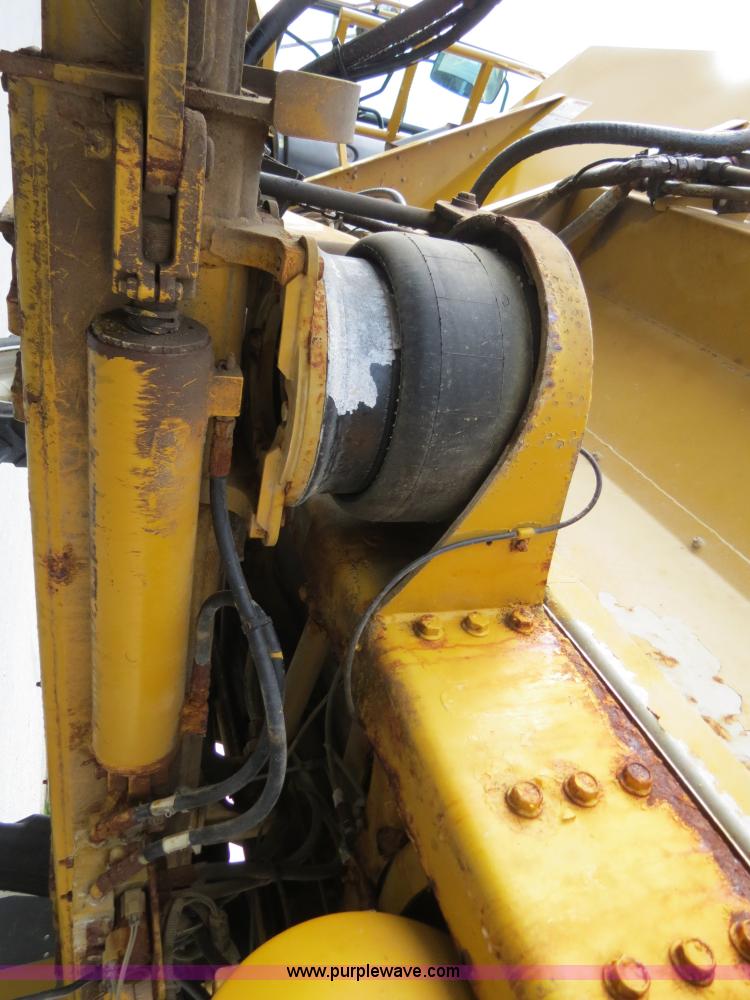 image for item B4938 2007 Ag-Chem RoGator 1074 SS self-propelled dry spreader applicator