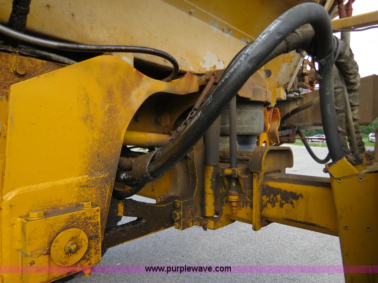 image for item B4938 2007 Ag-Chem RoGator 1074 SS self-propelled dry spreader applicator