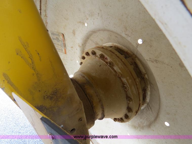 image for item B4938 2007 Ag-Chem RoGator 1074 SS self-propelled dry spreader applicator