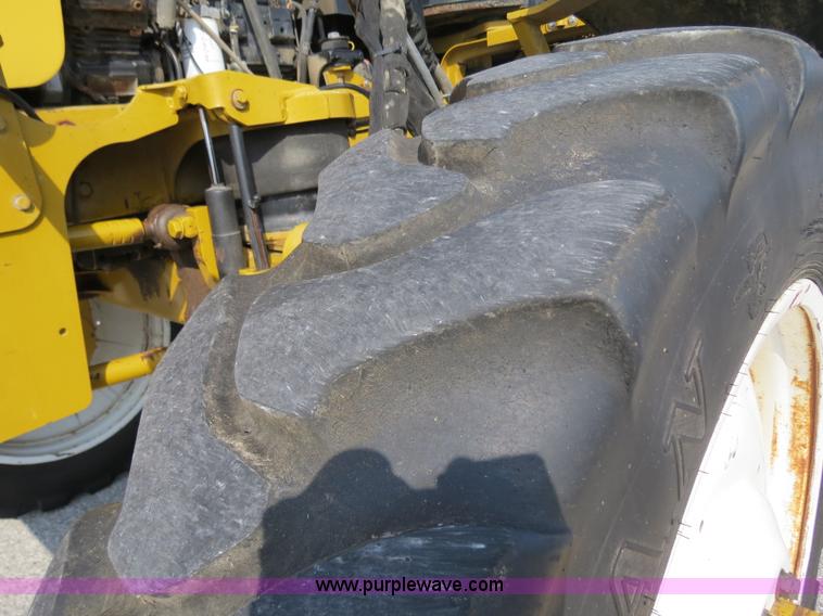 image for item B4938 2007 Ag-Chem RoGator 1074 SS self-propelled dry spreader applicator