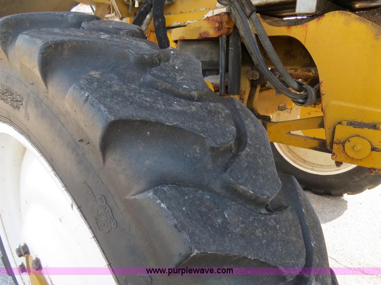 image for item B4938 2007 Ag-Chem RoGator 1074 SS self-propelled dry spreader applicator